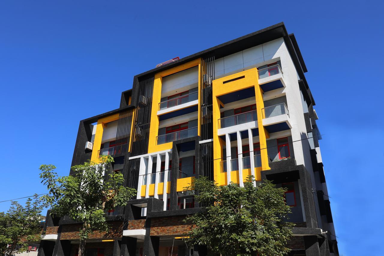 花蓮亮君經典民宿1館加2館民宿-東大門夜市-電梯包棟bright King Homestay Hualien Eksteriør billede
