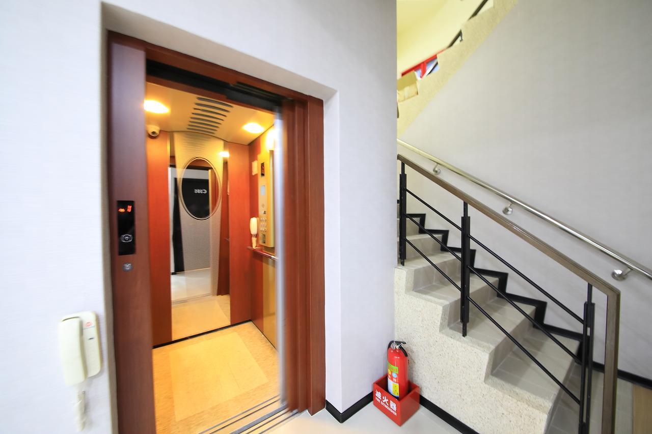 花蓮亮君經典民宿1館加2館民宿-東大門夜市-電梯包棟bright King Homestay Hualien Eksteriør billede