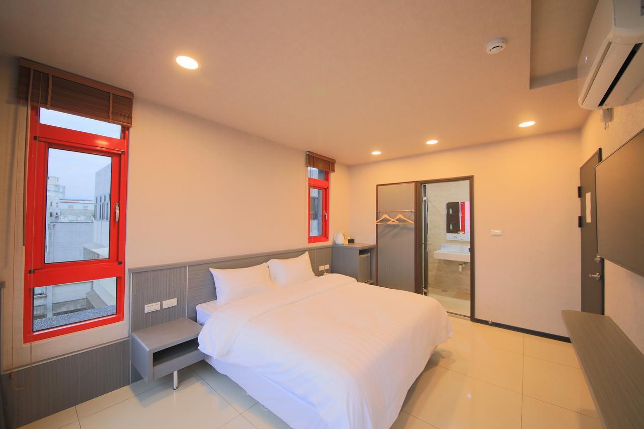 花蓮亮君經典民宿1館加2館民宿-東大門夜市-電梯包棟bright King Homestay Hualien Eksteriør billede