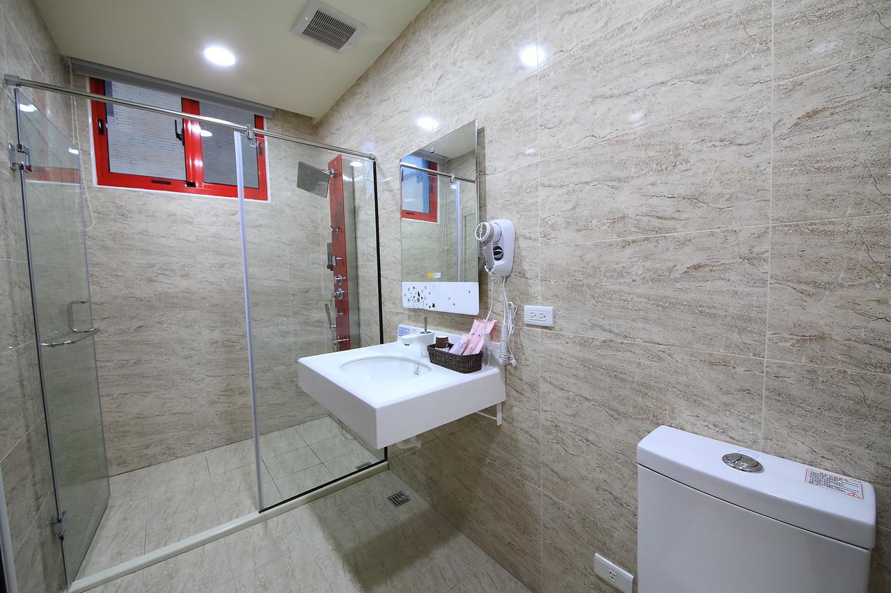 花蓮亮君經典民宿1館加2館民宿-東大門夜市-電梯包棟bright King Homestay Hualien Eksteriør billede