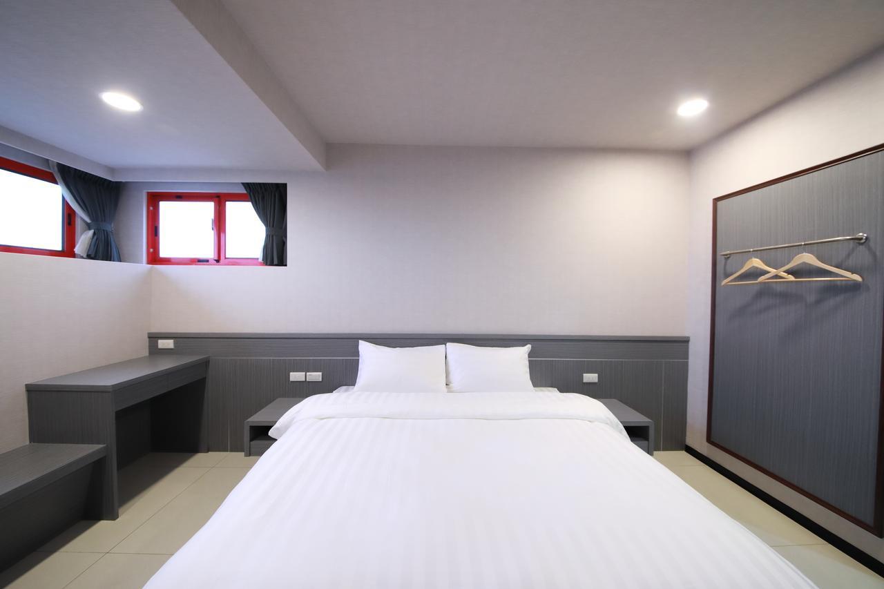 花蓮亮君經典民宿1館加2館民宿-東大門夜市-電梯包棟bright King Homestay Hualien Eksteriør billede
