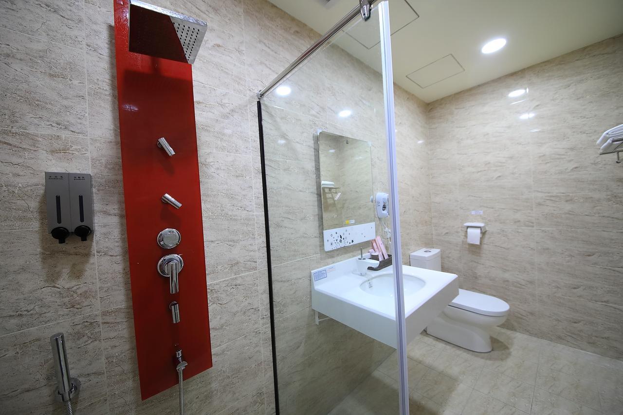 花蓮亮君經典民宿1館加2館民宿-東大門夜市-電梯包棟bright King Homestay Hualien Eksteriør billede