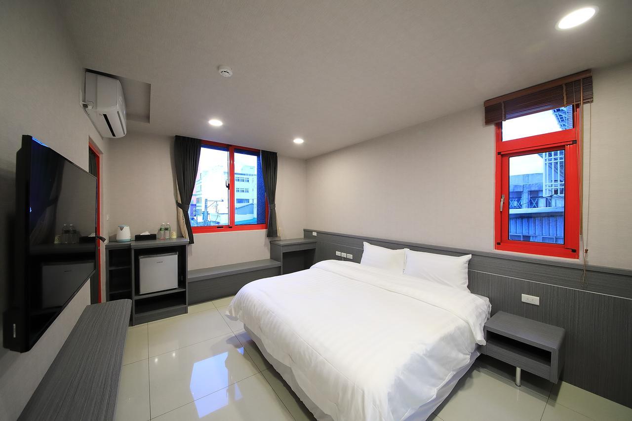 花蓮亮君經典民宿1館加2館民宿-東大門夜市-電梯包棟bright King Homestay Hualien Eksteriør billede