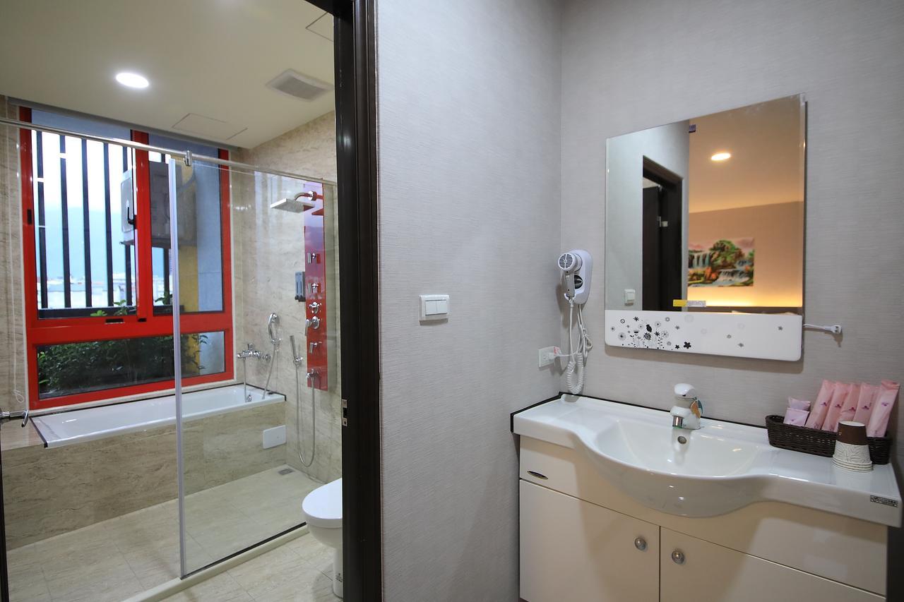 花蓮亮君經典民宿1館加2館民宿-東大門夜市-電梯包棟bright King Homestay Hualien Eksteriør billede