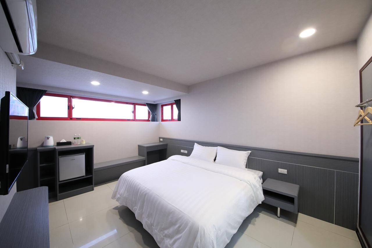 花蓮亮君經典民宿1館加2館民宿-東大門夜市-電梯包棟bright King Homestay Hualien Eksteriør billede